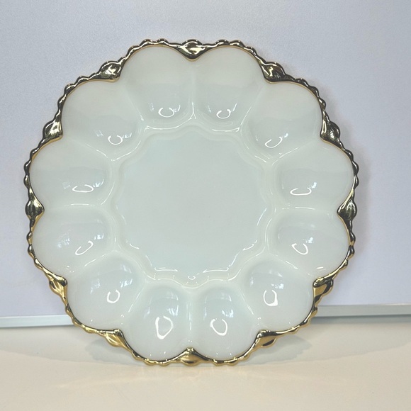 Vintage White and Gold Scalloped Egg Plate - Picture 1 of 4